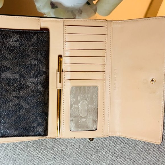 MICHAEL KORS Jet Set MK Logo Checkbook Wallet -Brown - Picture 12 of 14